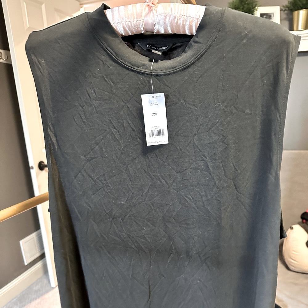 Banana Republic NWT CREW NECK TANK Buttery soft
